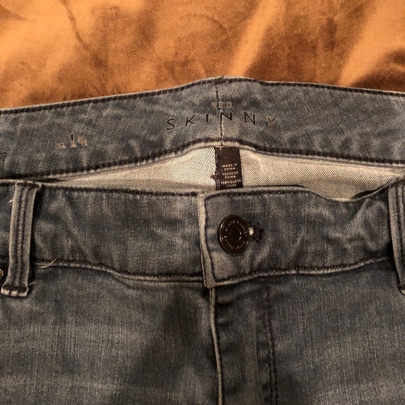 WHBM Skinny Jean in light denim - Picture 3 of 5